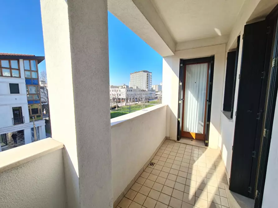 Immagine 15 di Attico in vendita  in via Alessandro Volta a Abano Terme