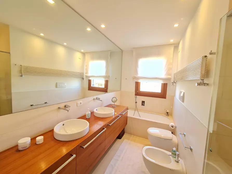 Immagine 22 di Attico in vendita  in via Alessandro Volta a Abano Terme