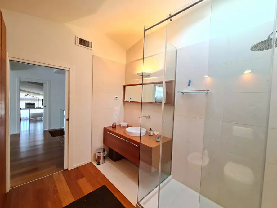 Immagine 47 di Attico in vendita  in via Alessandro Volta a Abano Terme