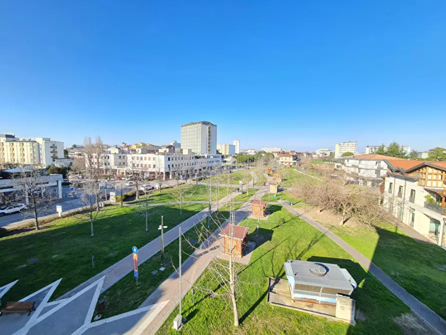 Immagine 51 di Attico in vendita  in via Alessandro Volta a Abano Terme