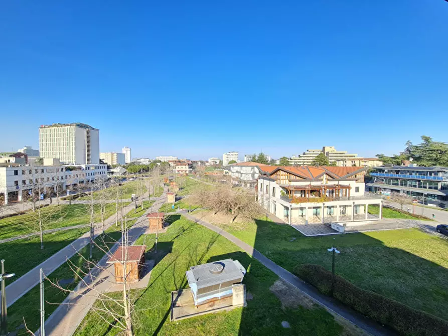 Immagine 52 di Attico in vendita  in via Alessandro Volta a Abano Terme