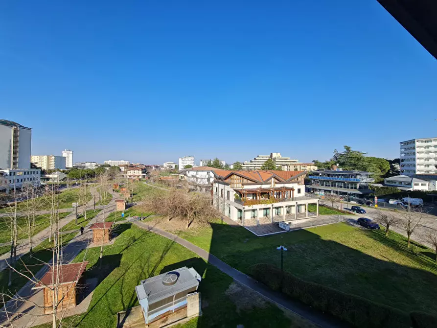 Immagine 52 di Attico in vendita  in via Alessandro Volta a Abano Terme