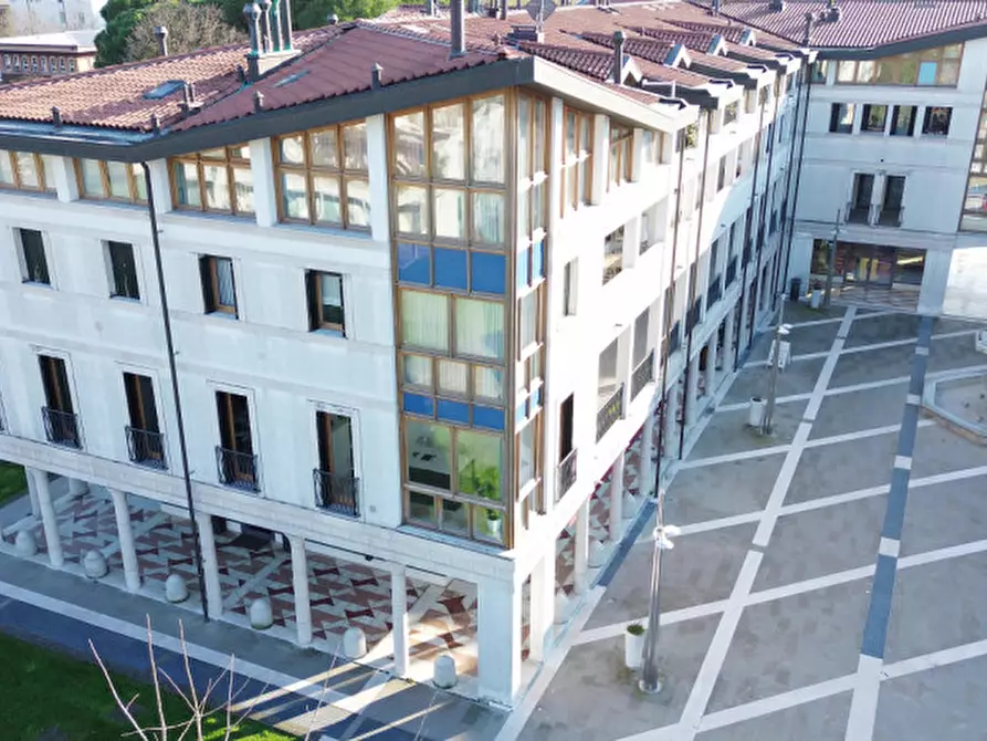 Immagine 53 di Attico in vendita  in via Alessandro Volta a Abano Terme