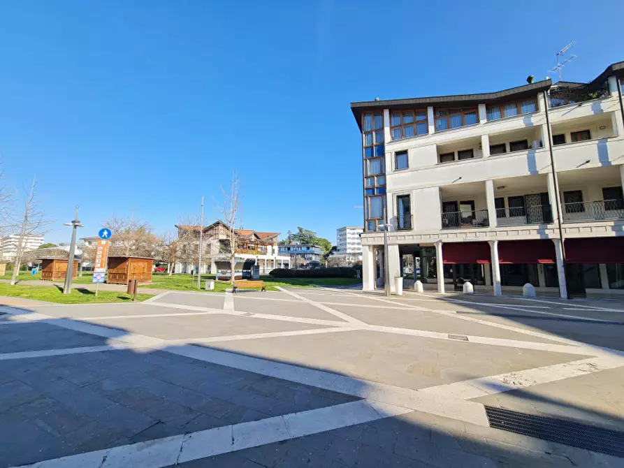 Immagine 60 di Attico in vendita  in via Alessandro Volta a Abano Terme