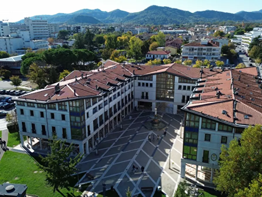 Immagine 65 di Attico in vendita  in via Alessandro Volta a Abano Terme