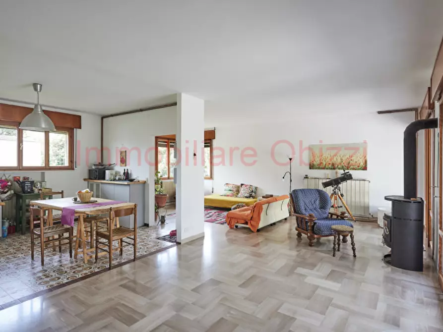 Immagine 2 di Villa in vendita  in Via Firenze a Selvazzano Dentro