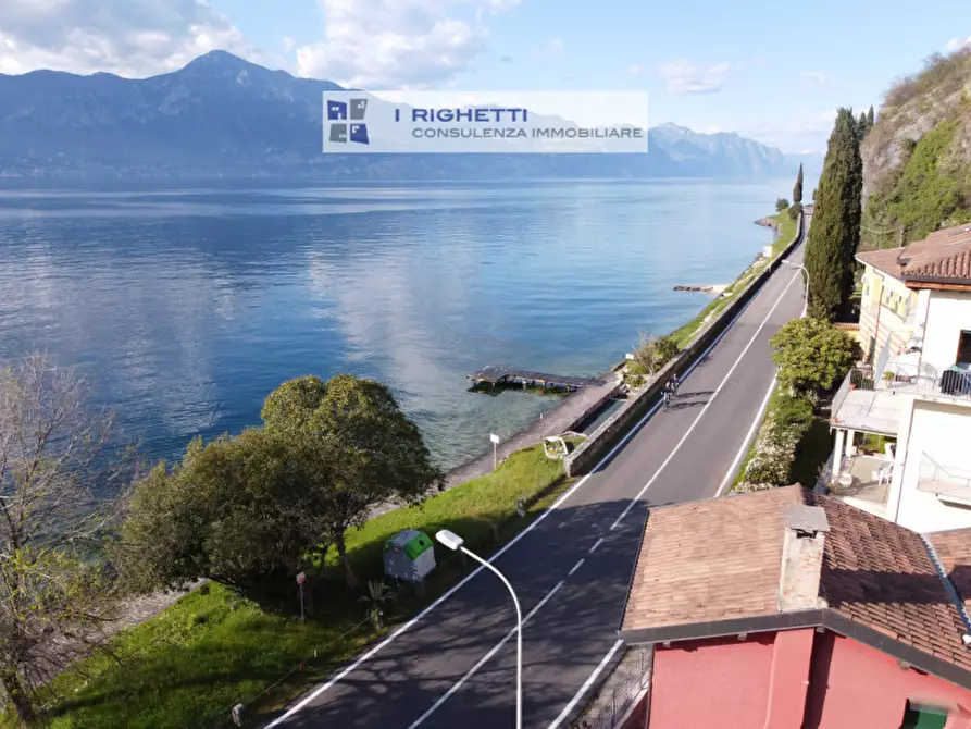 Immagine 1 di Villetta a schiera in vendita  in Loc. La Pozza a Torri Del Benaco