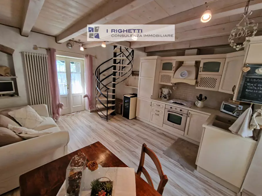 Immagine 3 di Villetta a schiera in vendita  in Loc. La Pozza a Torri Del Benaco