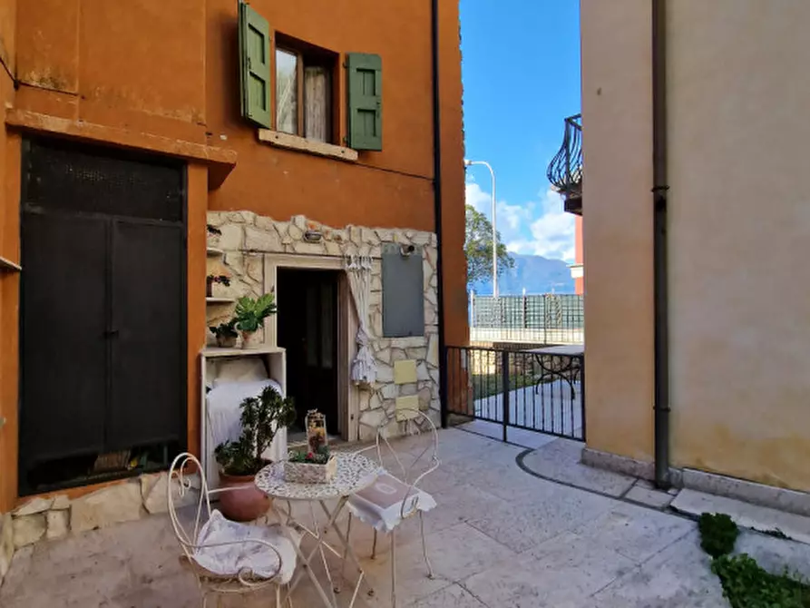 Immagine 14 di Villetta a schiera in vendita  in Loc. La Pozza a Torri Del Benaco