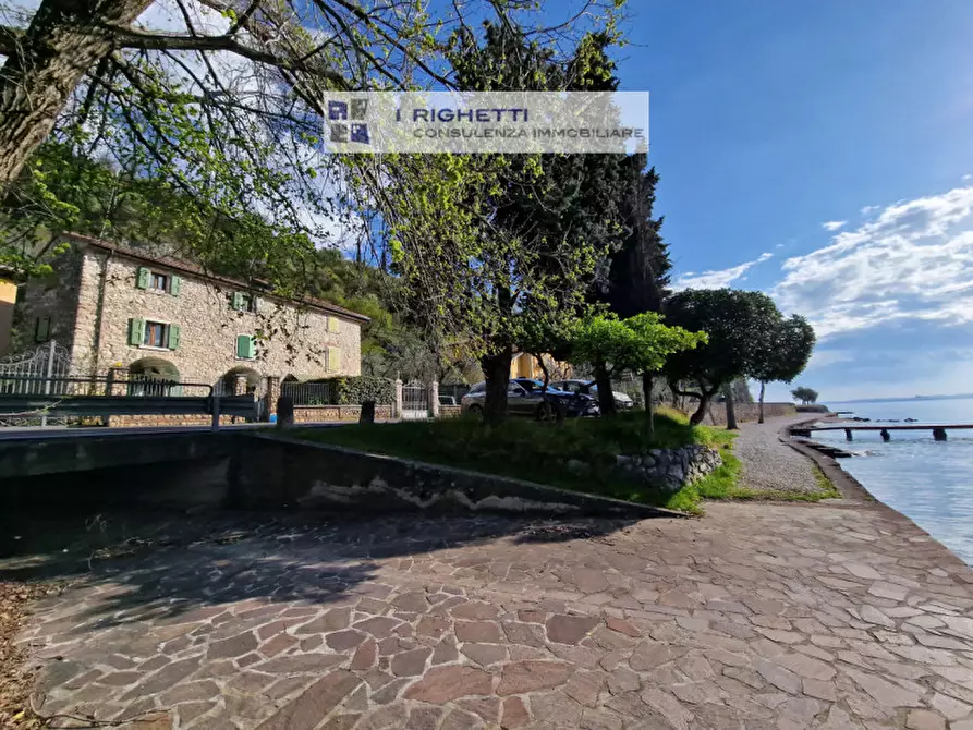 Immagine 17 di Villetta a schiera in vendita  in Loc. La Pozza a Torri Del Benaco