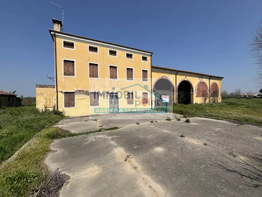 Immagine 1 di Rustico / casale in vendita  in Via Euganea Feriole a Selvazzano Dentro