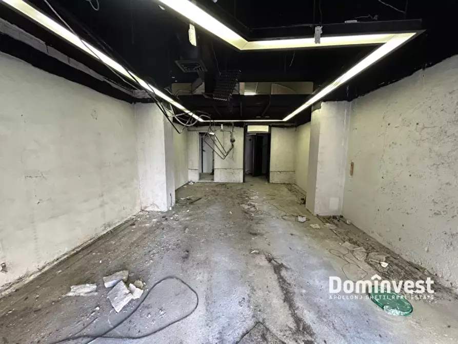 Immagine 8 di Negozio in affitto  in Via Salaria a Roma