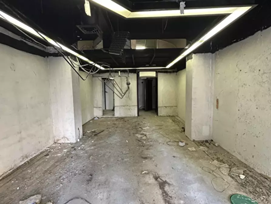 Immagine 9 di Negozio in affitto  in Via Salaria a Roma