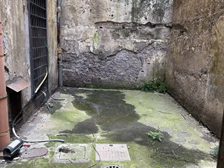 Immagine 10 di Negozio in affitto  in Via Salaria a Roma