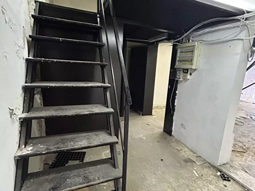 Immagine 13 di Negozio in affitto  in Via Salaria a Roma