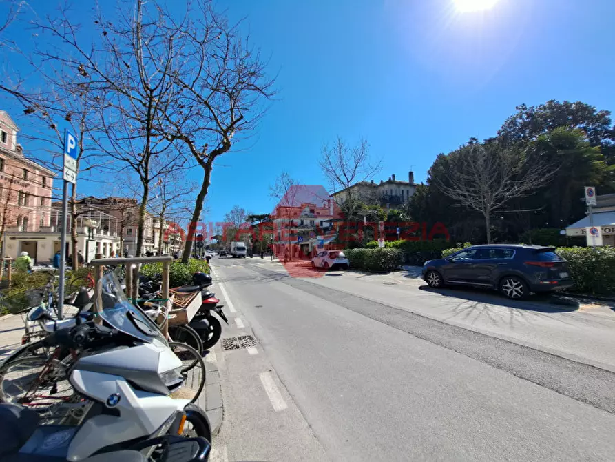 Immagine 1 di Negozio in vendita  in Gran Viale Santa Maria Elisabetta a Venezia