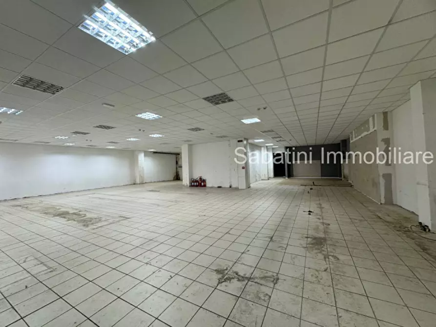 Immagine 6 di Negozio in affitto  in Viale Gabriele D'Annunzio, 25 a Pescara