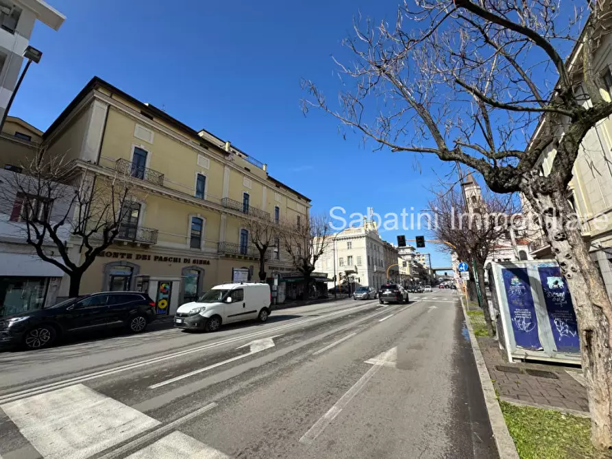 Immagine 14 di Negozio in affitto  in Viale Gabriele D'Annunzio, 25 a Pescara