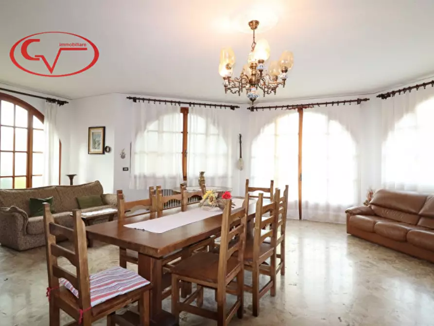 Immagine 36 di Villa in vendita  in via giuseppe giusti a Bucine