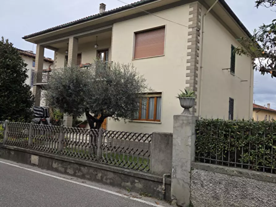 Immagine 3 di Casa bifamiliare in vendita  in Via Castruccio Castracane a Lastra A Signa
