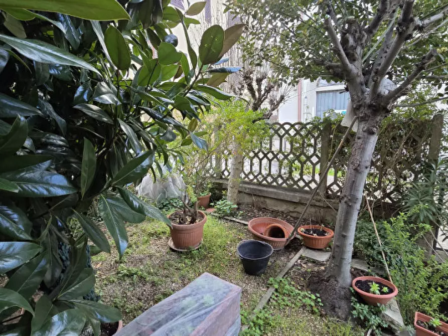 Immagine 4 di Casa bifamiliare in vendita  in Via Castruccio Castracane a Lastra A Signa