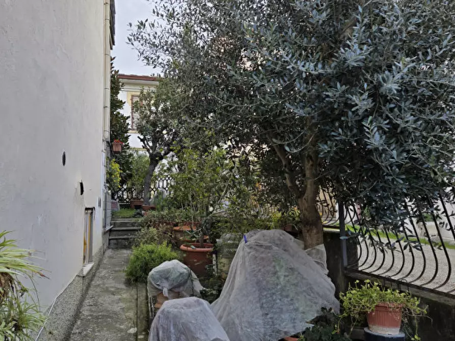 Immagine 47 di Casa bifamiliare in vendita  in Via Castruccio Castracane a Lastra A Signa