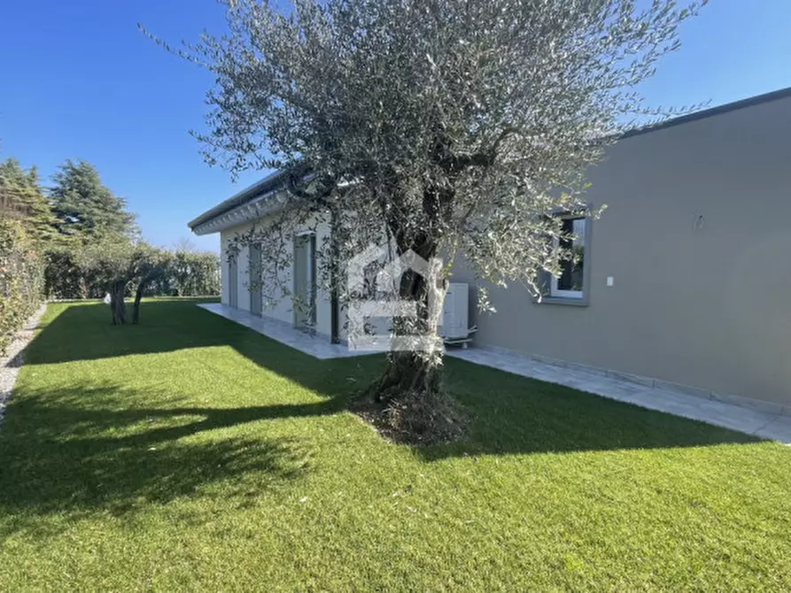Immagine 2 di Villa in vendita  in corso europa a Manerba Del Garda
