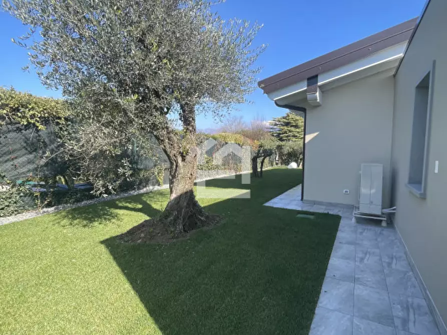 Immagine 3 di Villa in vendita  in corso europa a Manerba Del Garda