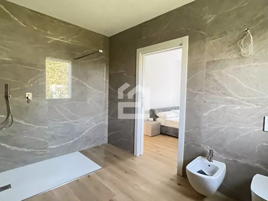 Immagine 15 di Villa in vendita  in corso europa a Manerba Del Garda