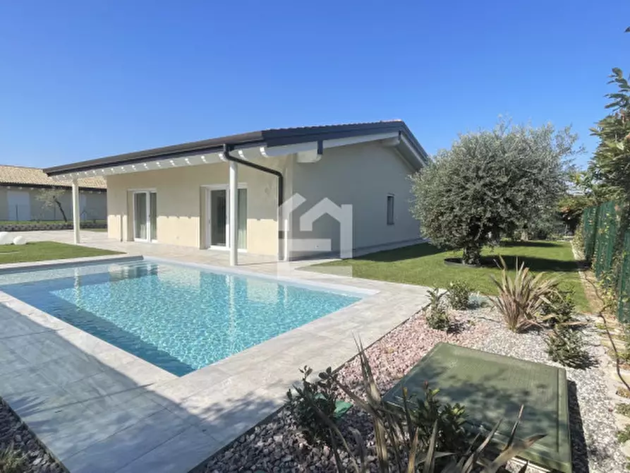 Immagine 17 di Villa in vendita  in corso europa a Manerba Del Garda