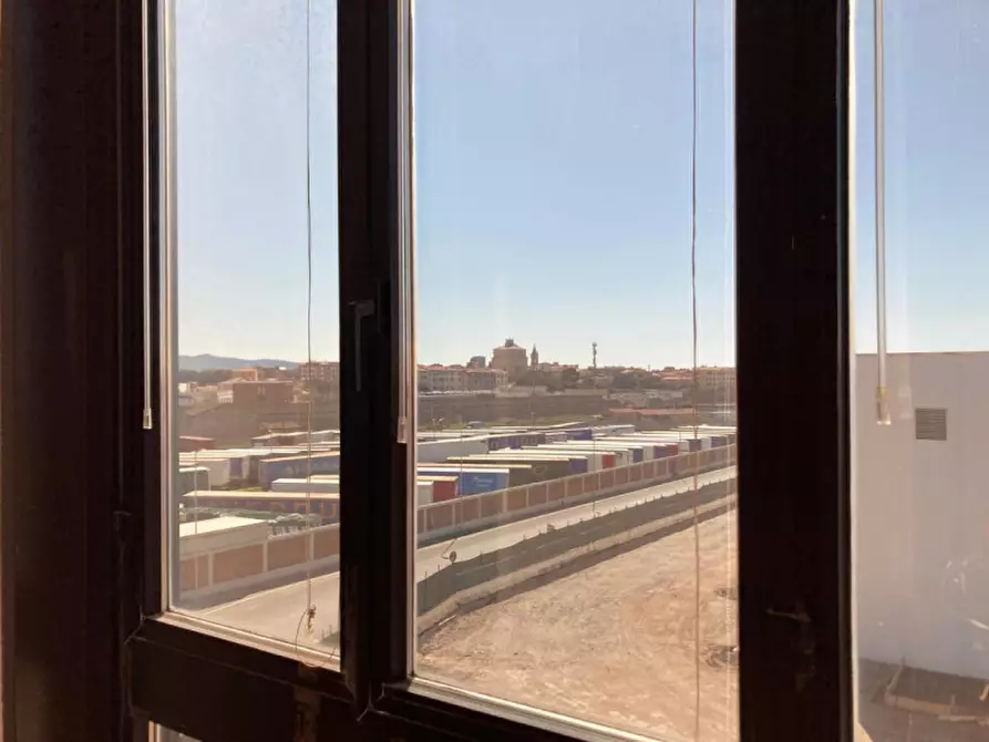 Immagine 1 di Attività commerciale in affitto  in Via Donegani a Livorno