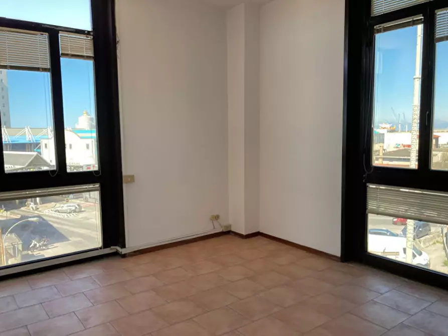 Immagine 9 di Attività commerciale in affitto  in Via Donegani a Livorno