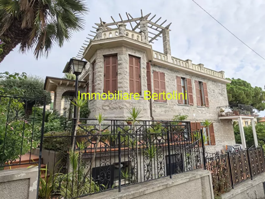 Immagine 15 di Casa bifamiliare in vendita  in VIA ROMANA a Bordighera