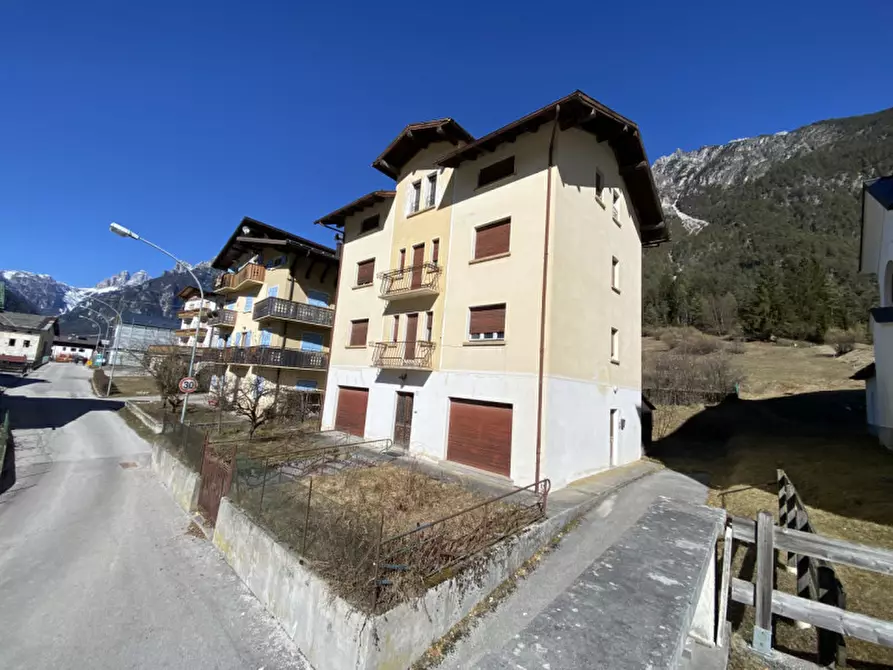 Immagine 2 di Casa indipendente in vendita  in Piazza Regina Pacis,1 a Auronzo Di Cadore