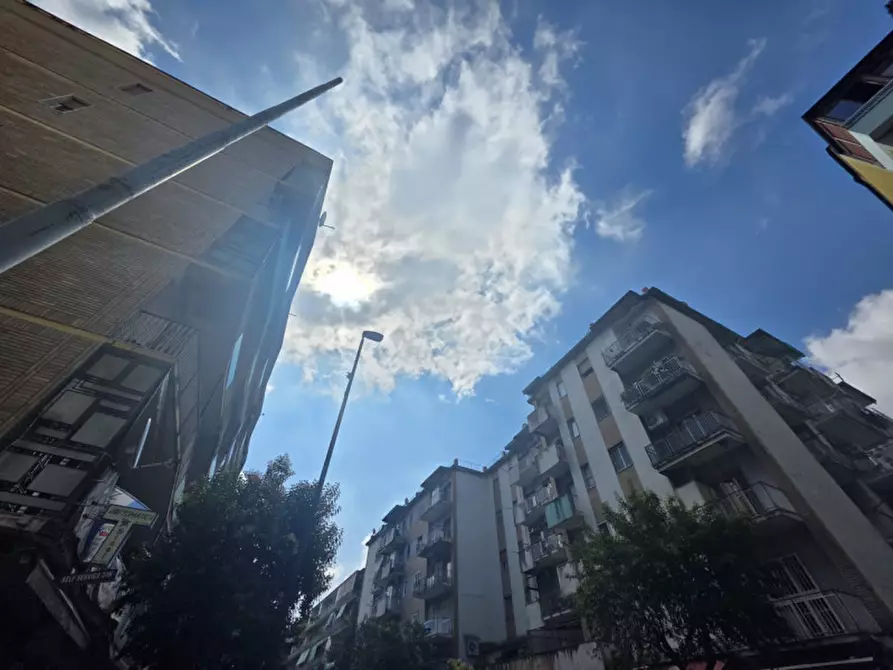 Immagine 1 di Negozio in vendita  in Via dell'Epomeo a Napoli