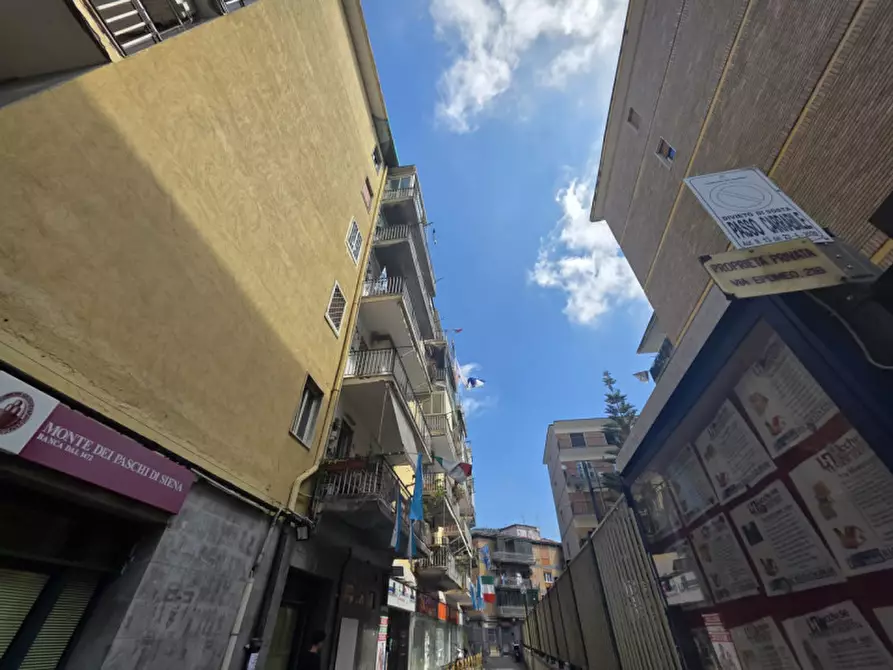 Immagine 2 di Negozio in vendita  in Via dell'Epomeo a Napoli
