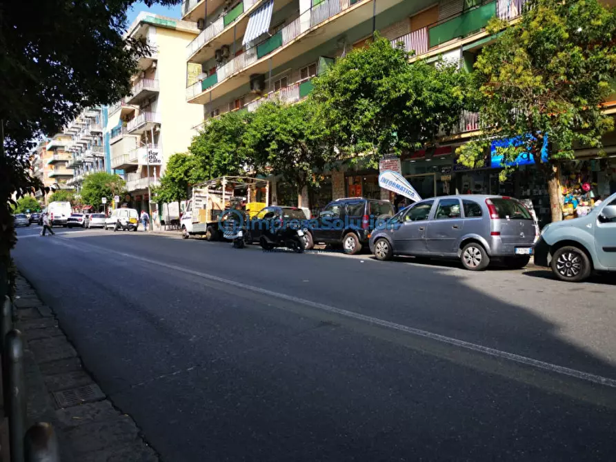 Immagine 4 di Negozio in vendita  in Via dell'Epomeo a Napoli