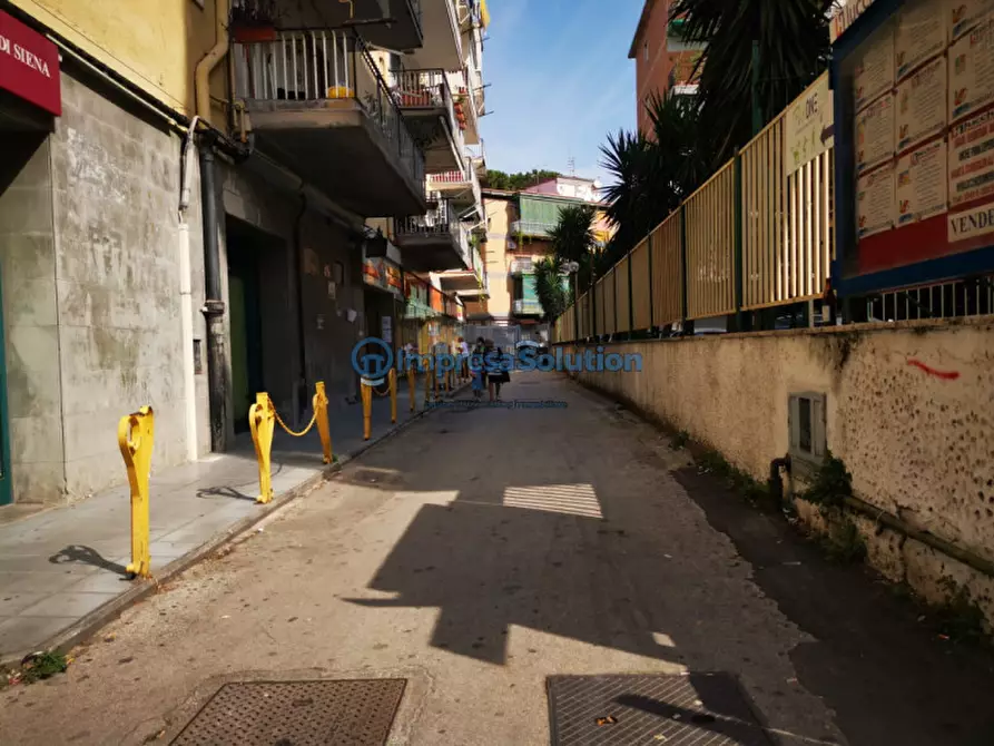 Immagine 11 di Negozio in vendita  in Via dell'Epomeo a Napoli
