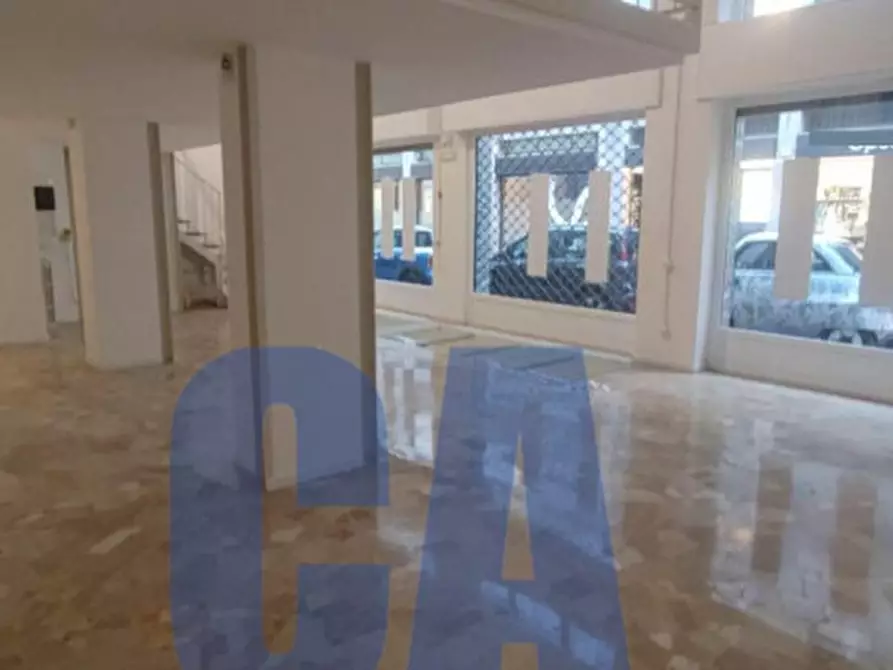 Immagine 8 di Negozio in affitto  in VIA TORINO a Milano