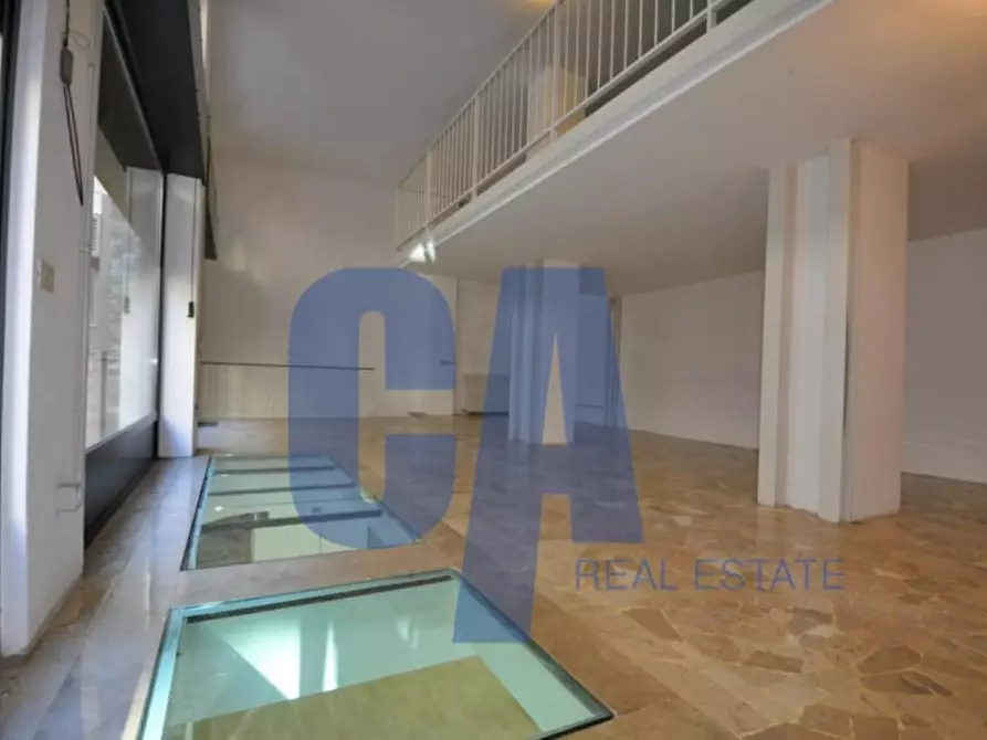 Immagine 2 di Attività commerciale in affitto  in VIA TORINO a Milano