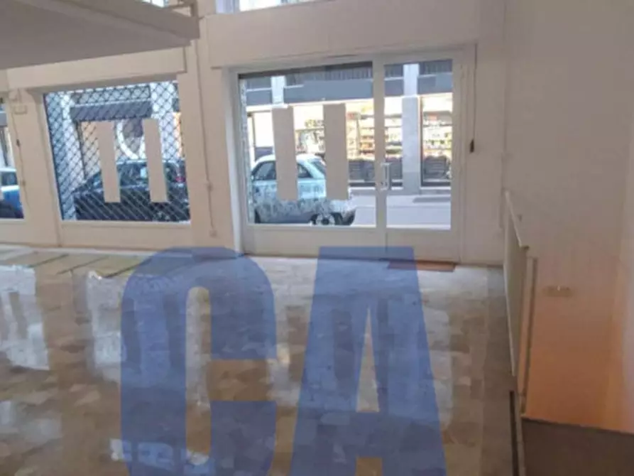 Immagine 10 di Attività commerciale in affitto  in VIA TORINO a Milano