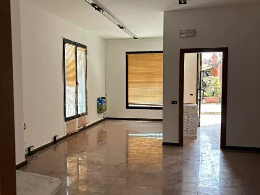 Immagine 1 di Negozio in vendita  a Albignasego