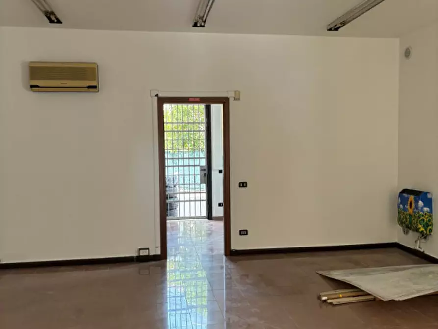 Immagine 2 di Negozio in vendita  a Albignasego