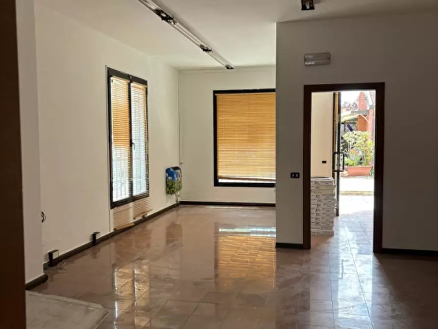 Immagine 5 di Negozio in vendita  a Albignasego