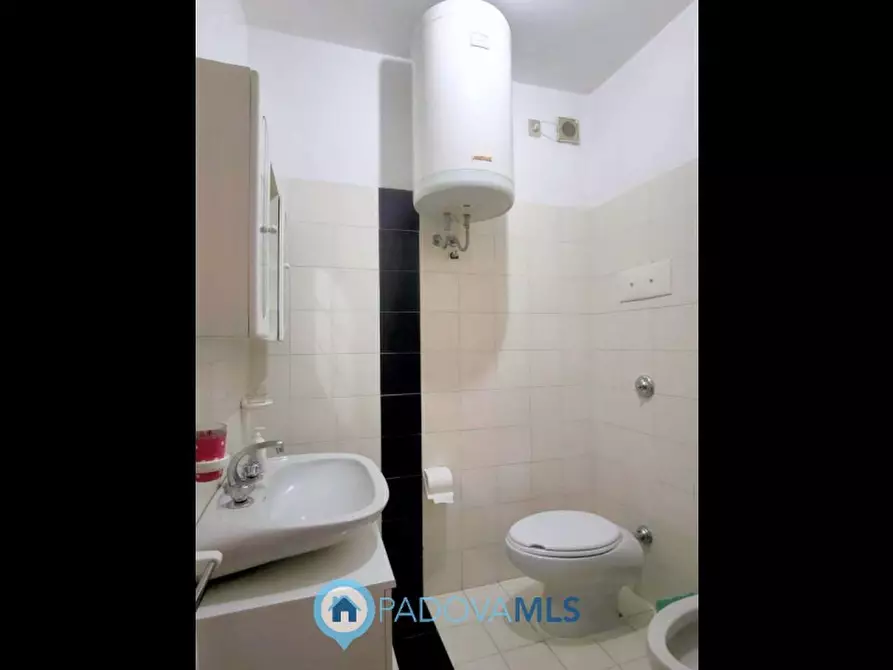 Immagine 15 di Appartamento in vendita  in Via delle Nazioni Unite a Chioggia