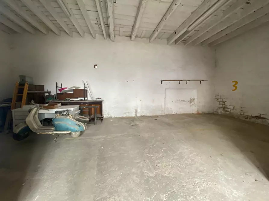 Immagine 3 di Attività commerciale in affitto  in Via Oberdan a Livorno