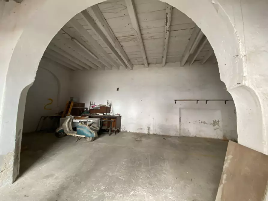 Immagine 4 di Attività commerciale in affitto  in Via Oberdan a Livorno