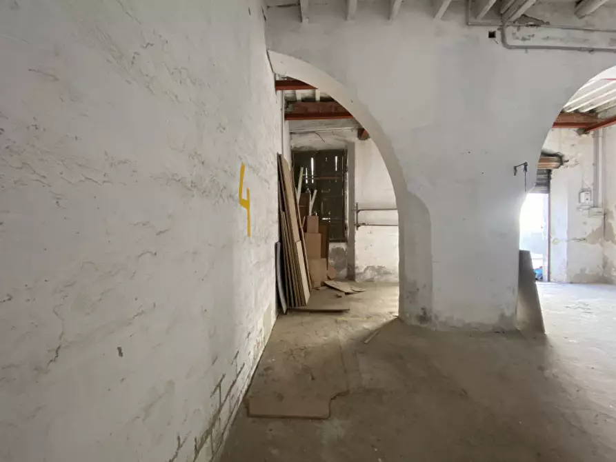 Immagine 6 di Attività commerciale in affitto  in Via Oberdan a Livorno