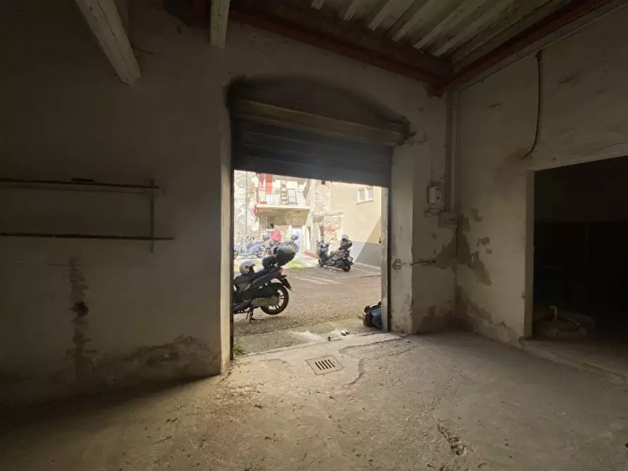 Immagine 6 di Attività commerciale in affitto  in Via Oberdan a Livorno