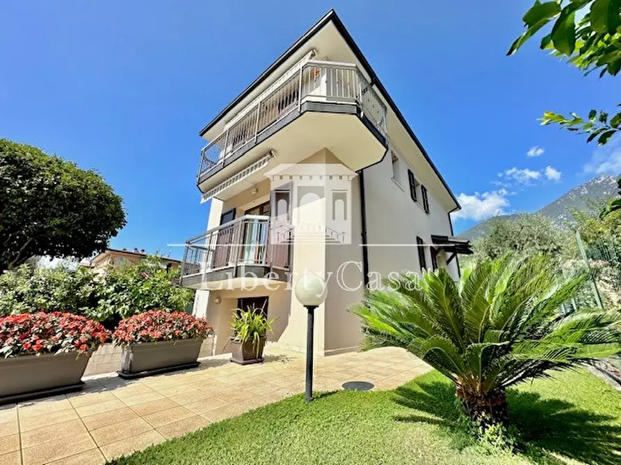 Immagine 2 di Casa bifamiliare in vendita  in Via Vespucci a Toscolano-Maderno